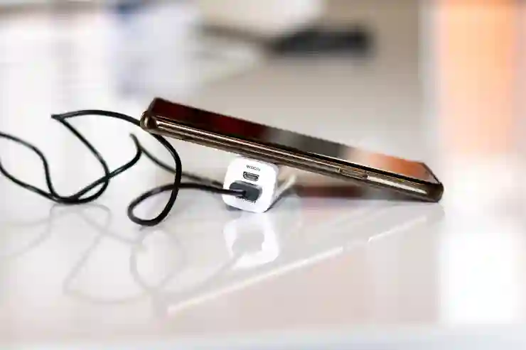 패스스루 충전으로 케이블 걱정 없는 벨킨 USB-C 고속 보조배터리 사용법 알아보기